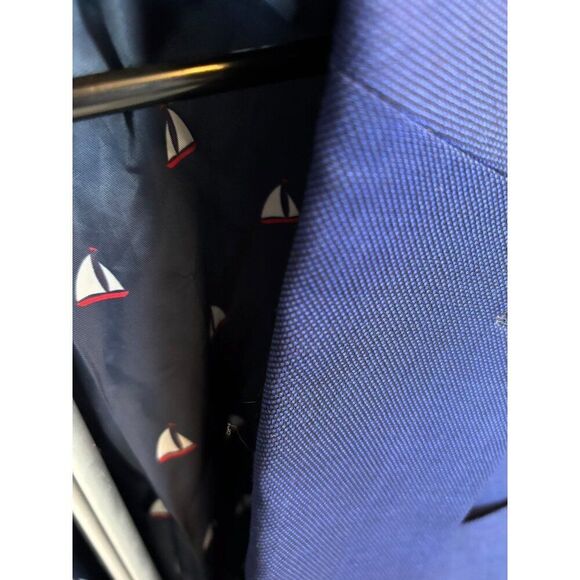 NWT Mens Tailored Fit Navy Blazer With Sailboat Pattern Lining & Button Cu - Picture 3 of 16